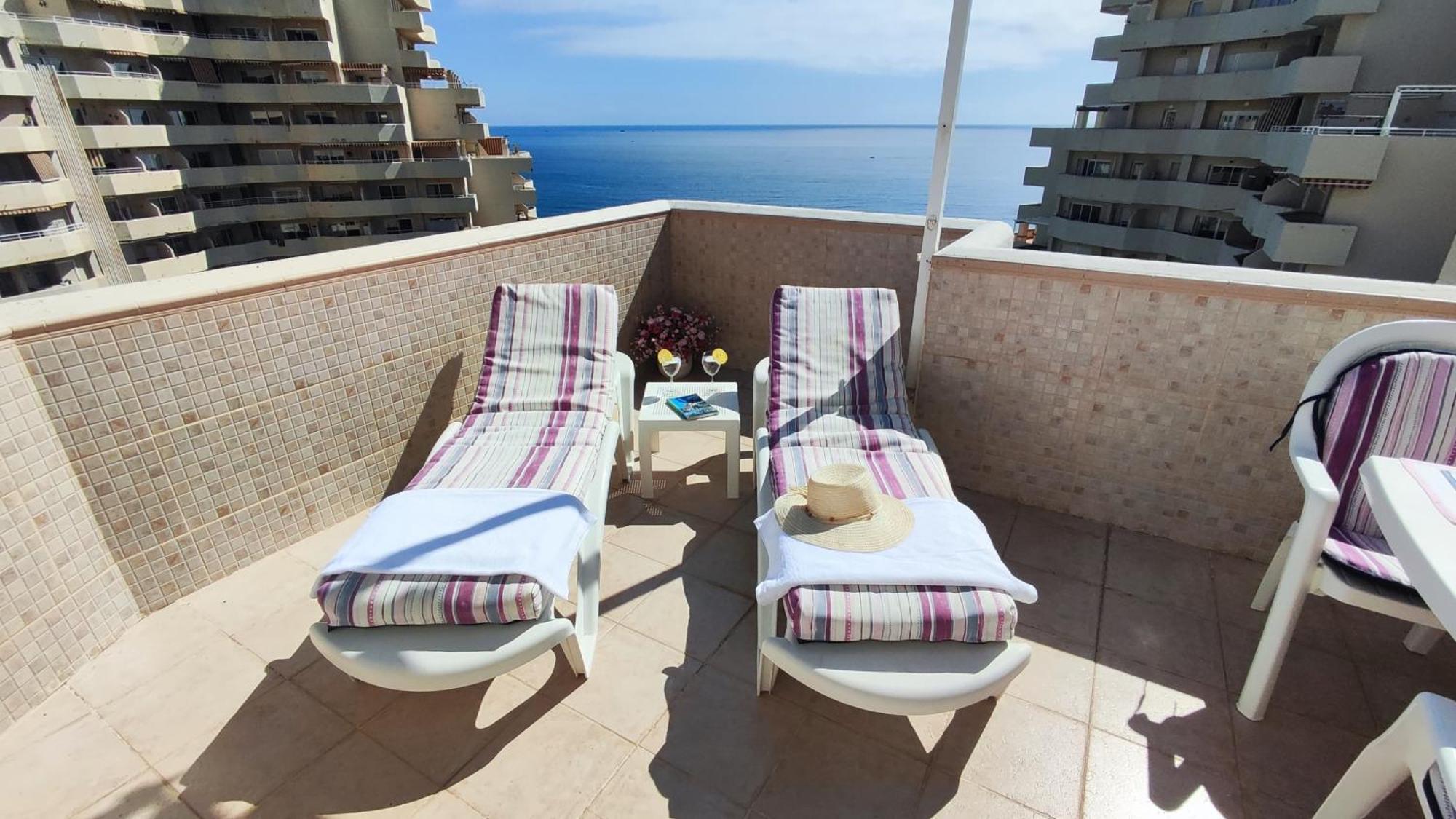 Benal With Sunny Terrace And Water Park Appartement Benalmádena