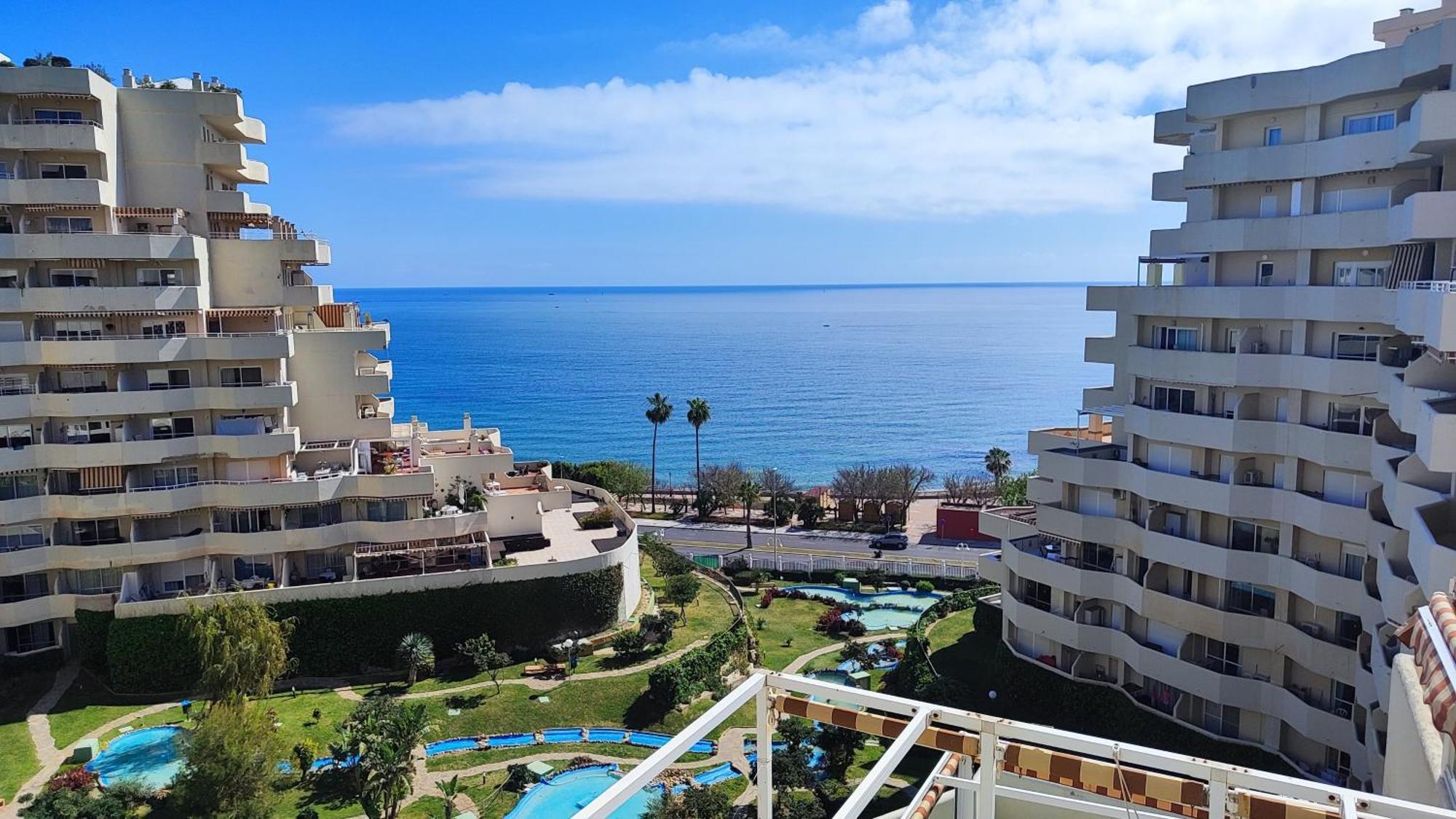 Benal With Sunny Terrace And Water Park Appartement Benalmádena