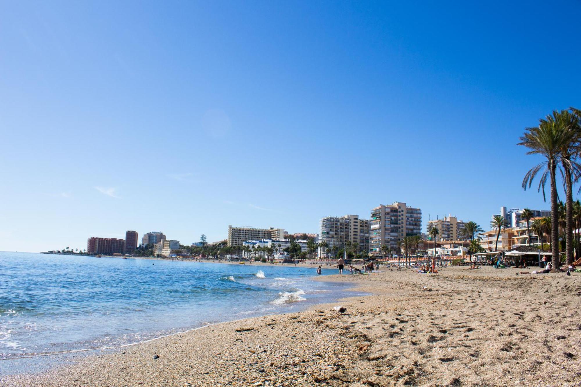 Benal With Sunny Terrace And Water Park Appartement Benalmádena