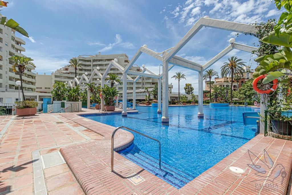 Benal With Sunny Terrace And Water Park Appartement Benalmádena
