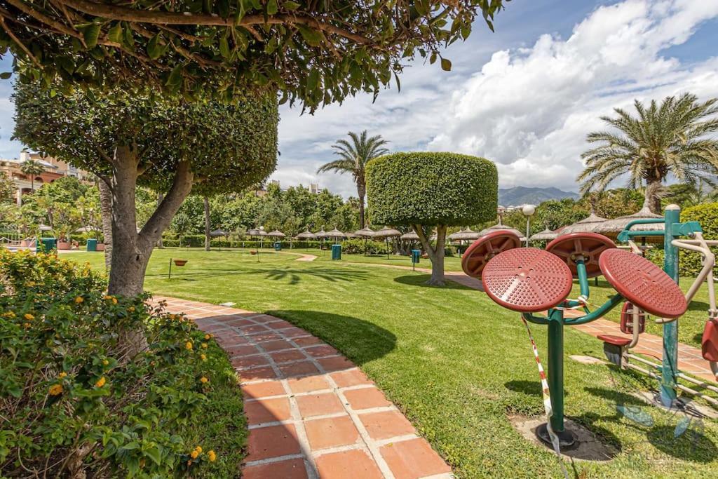 Benal With Sunny Terrace And Water Park Appartement Benalmádena